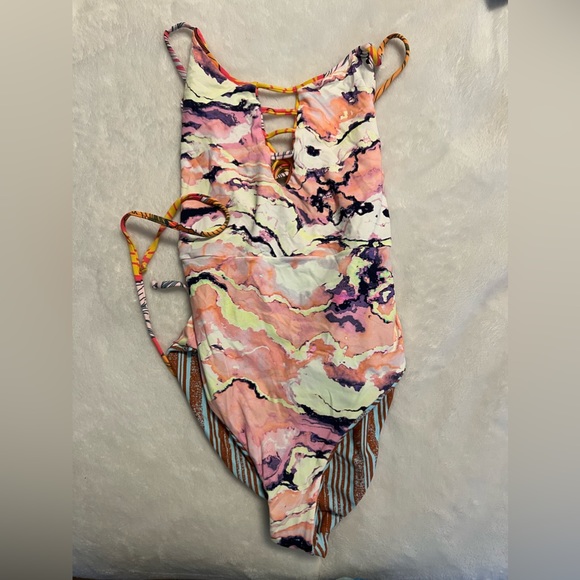 Women’s Maaji “Sixteen Candles” One-Piece Reversible Swimsuit in Size S -NWOT’s - Picture 7 of 10